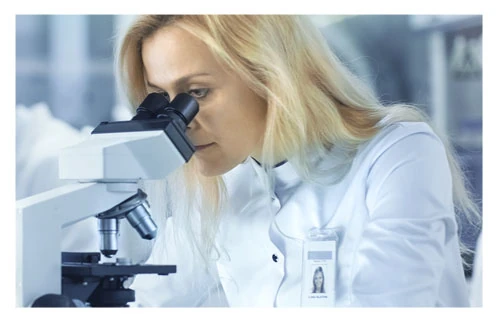 Doctor explicando cómo Insunorm ayuda a normalizar el azúcar en sangre