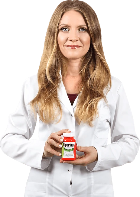 Mujer feliz con Piperinox, reflejo de una exitosa pérdida de peso.